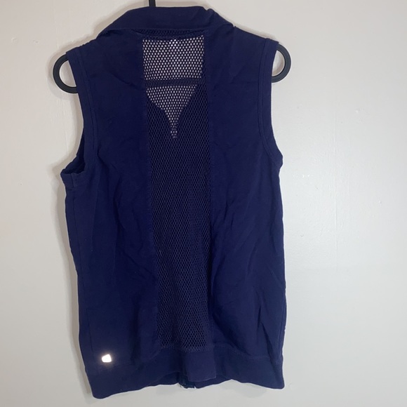 🌲Adorable Fabletics sleeveless zip-up! - Picture 6 of 9